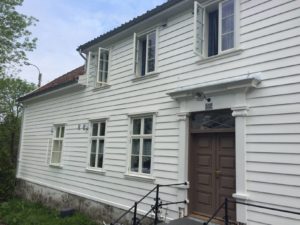 Vikesaa Vindu - Gammelt hus med ferdigmonterte vinduer